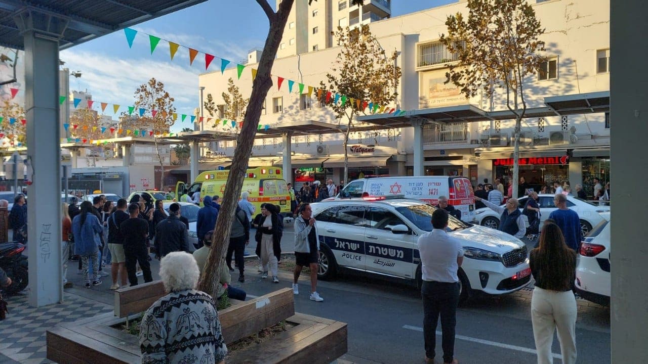 המשטרה עצרה תושב איו”ש סמוך לכיכר העצמאות בנתניה כשברשותו סכין