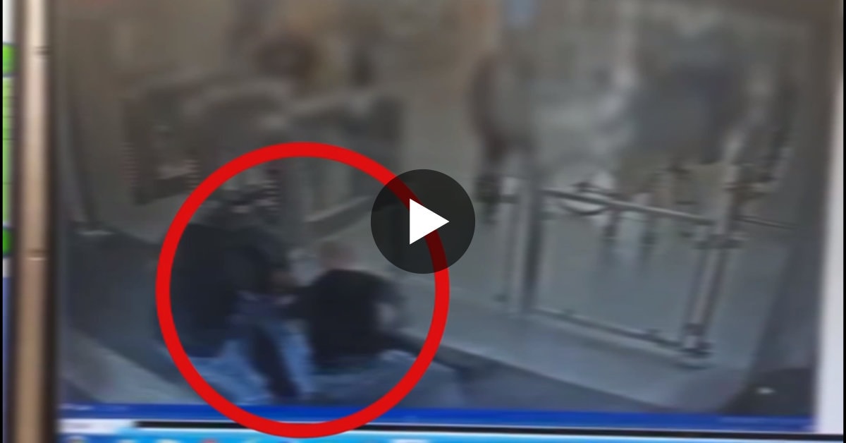 המשטרה ניהלה חקירה סמויה בחשד לחטיפת קטין בנתניה ע"ר פלילי ובתום פעילות מבצעית מיוחדת עצרו שלושה חשודים במעשה - הבוקר יוגש נגדם כתב אישום בגין סחיטה באיומים, סחר והחזקת נשק והטרדה מינית עי אחד הנאשמים.