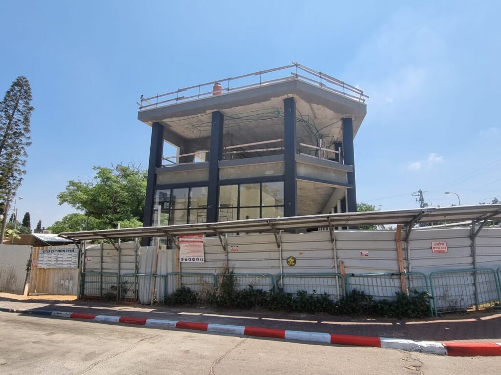 פיל לבן באבן יהודה